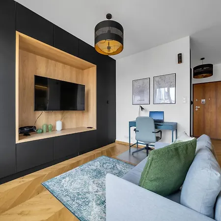 Wola - Balcony&workspace - By Rentujemy Apartment Warsaw