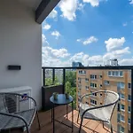 アパート Wola - Balcony&workspace - By Rentujemy ワルシャワ